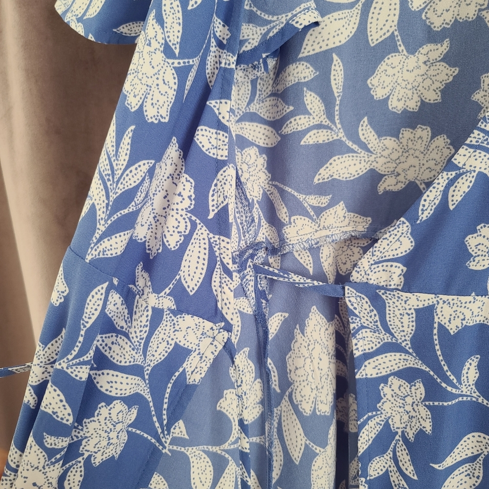 LC Lauren Conrad Blue and White Floral Mini wrap Dress - Picture 3 of 4